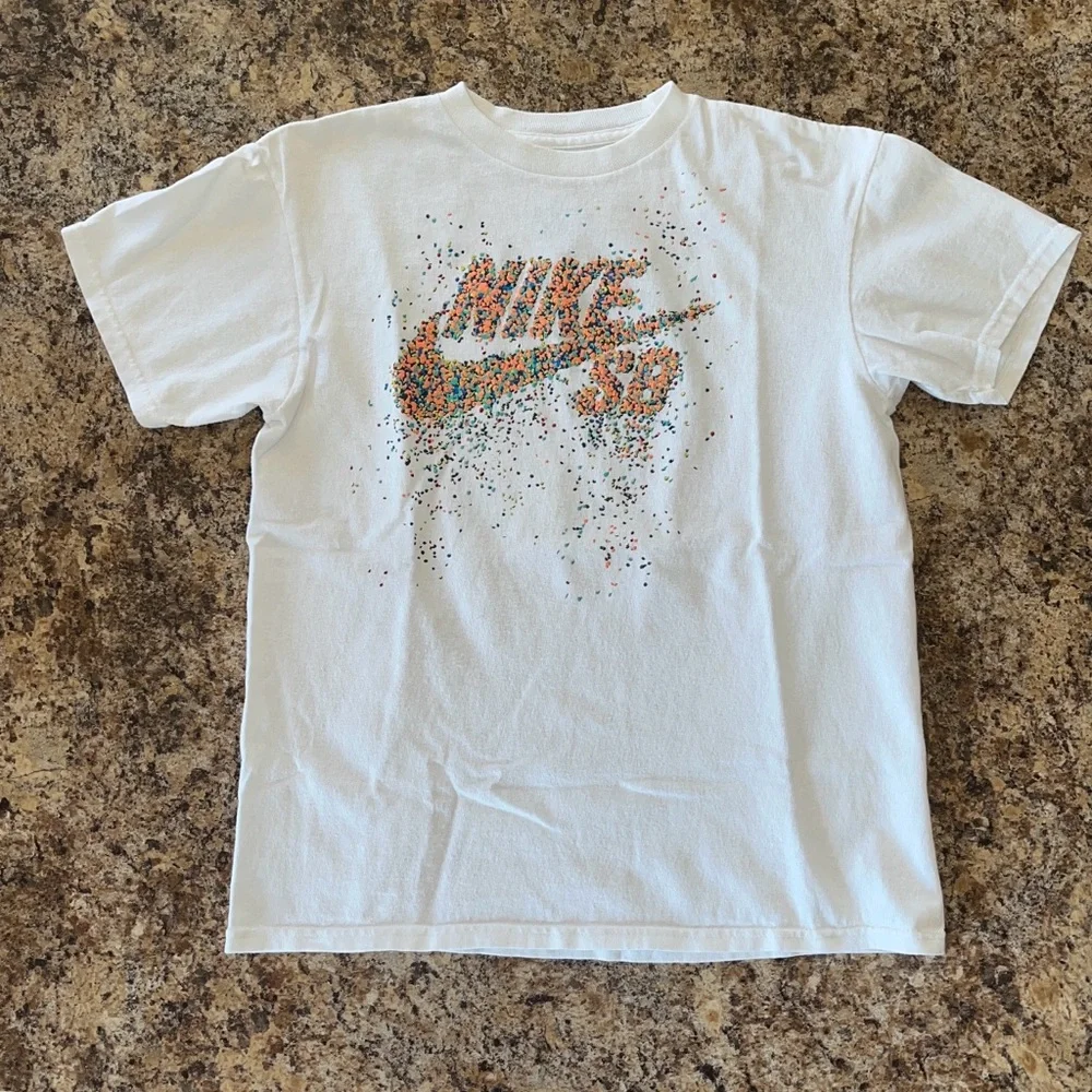 Nike Rare SB Skateboarding White Tee Puffy Speckle Swoosh Logo Kids M 10-12Y
